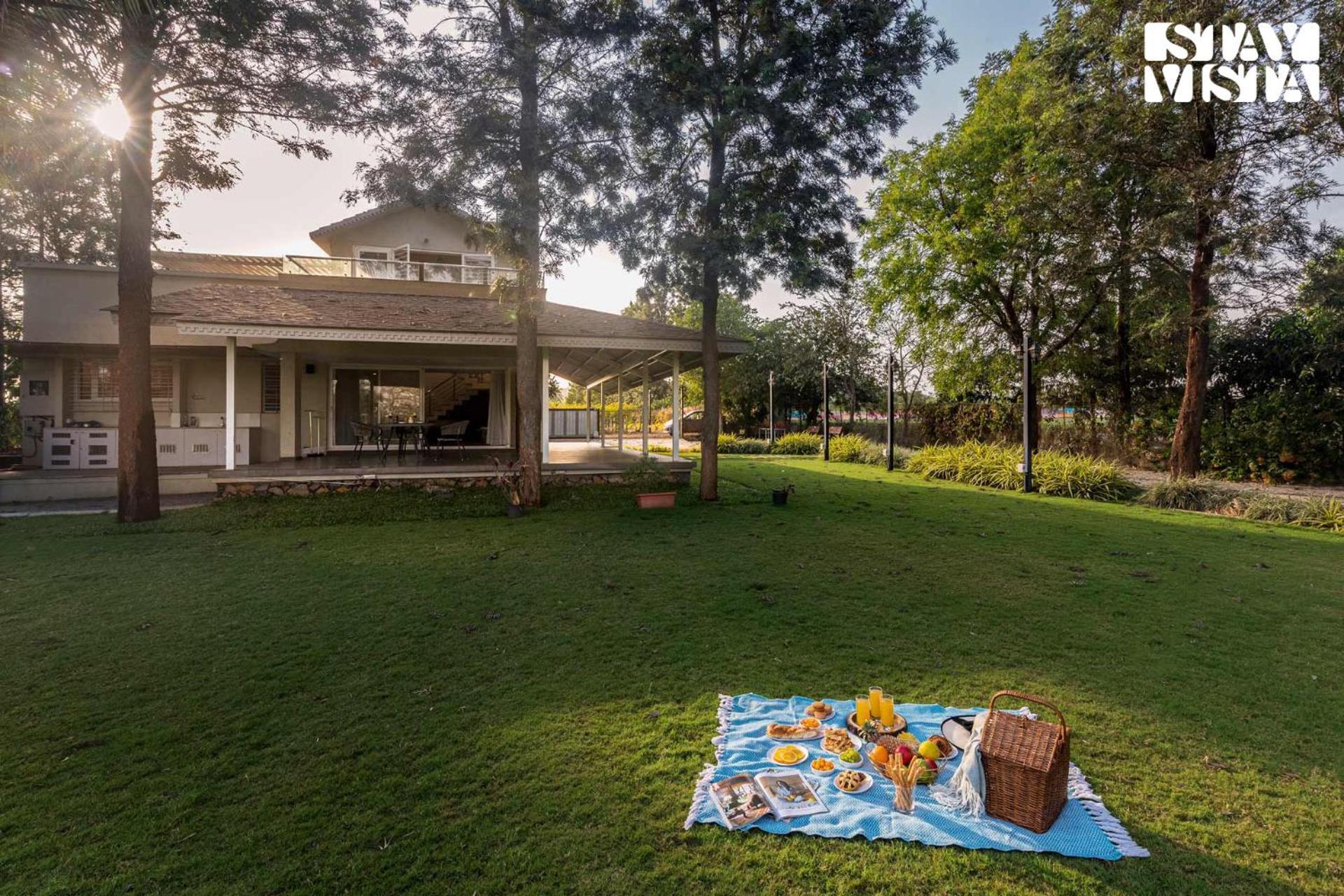 Stayvista'S Silver Grove - Serene Haven With Expansive Lawn & Terrace Nashik Exterior photo